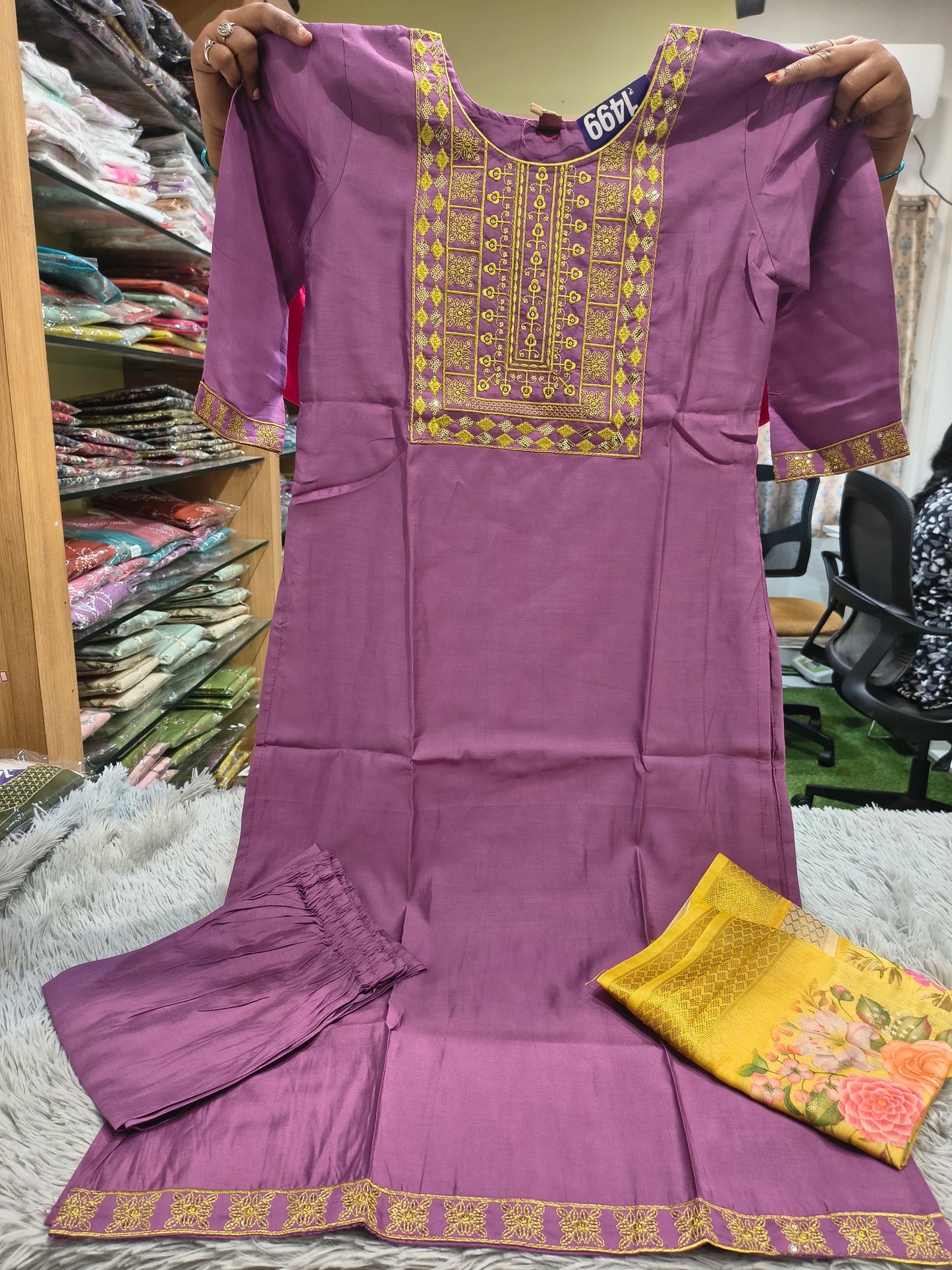 Box Neck Pattern Roman Straight Cut Set