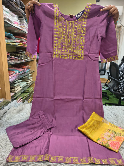 Box Neck Pattern Roman Straight Cut Set