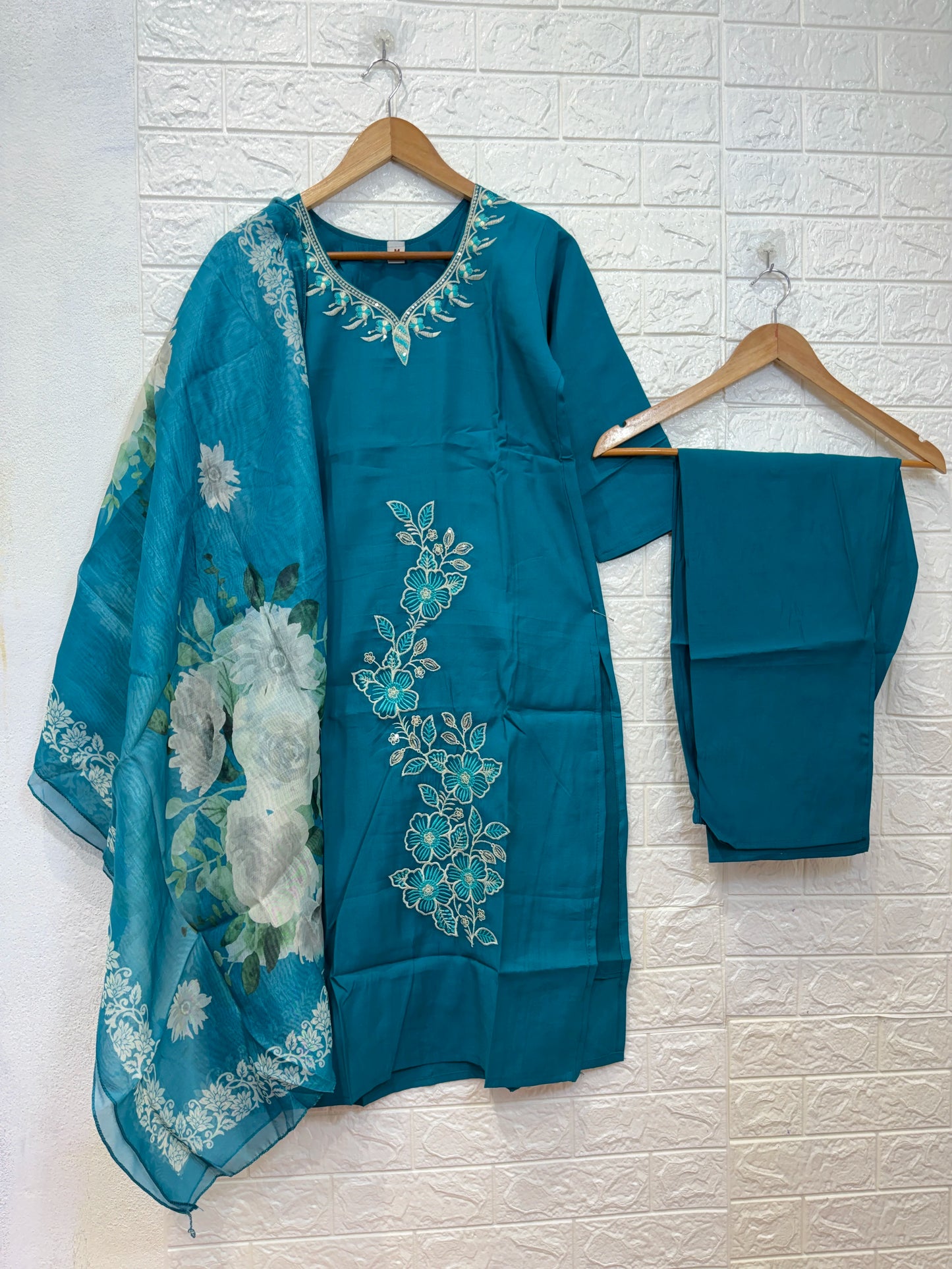 Roman Embroidery 3 Piece Set
