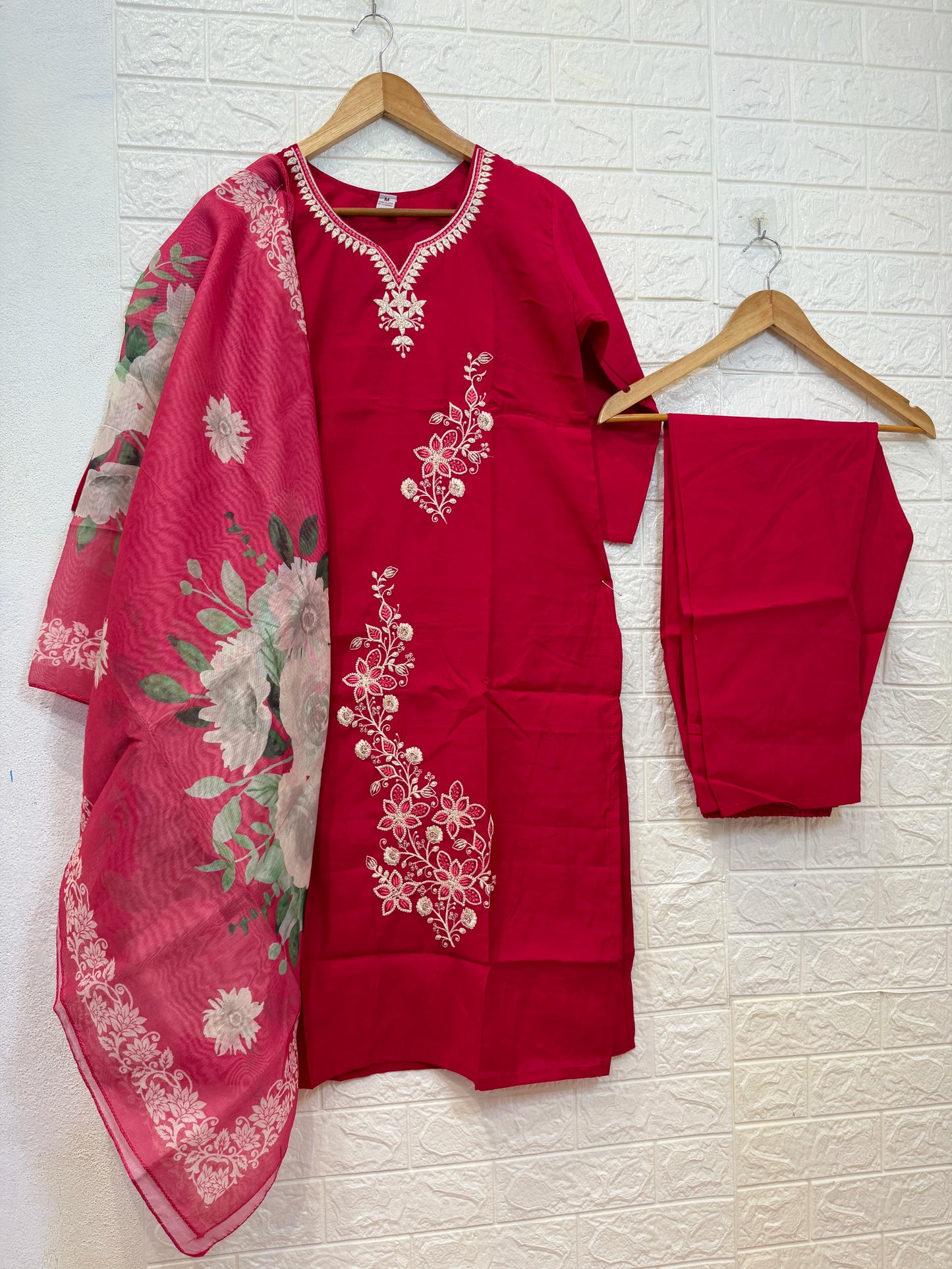 Roman Embroidery 3 Piece Set