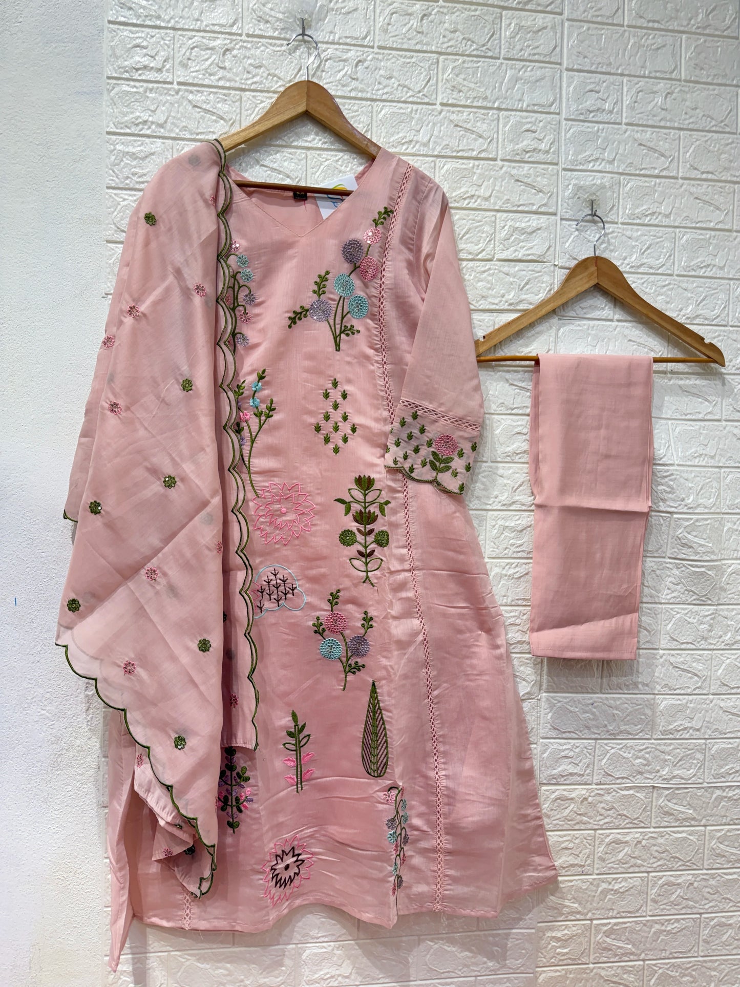 Trending Mul Chanderi Thread Work 3 Piece Set