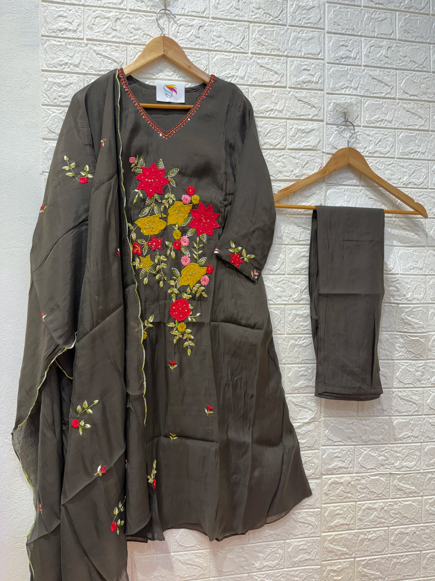 Mul Chanderi Embroidery Work 3 Pieces Set