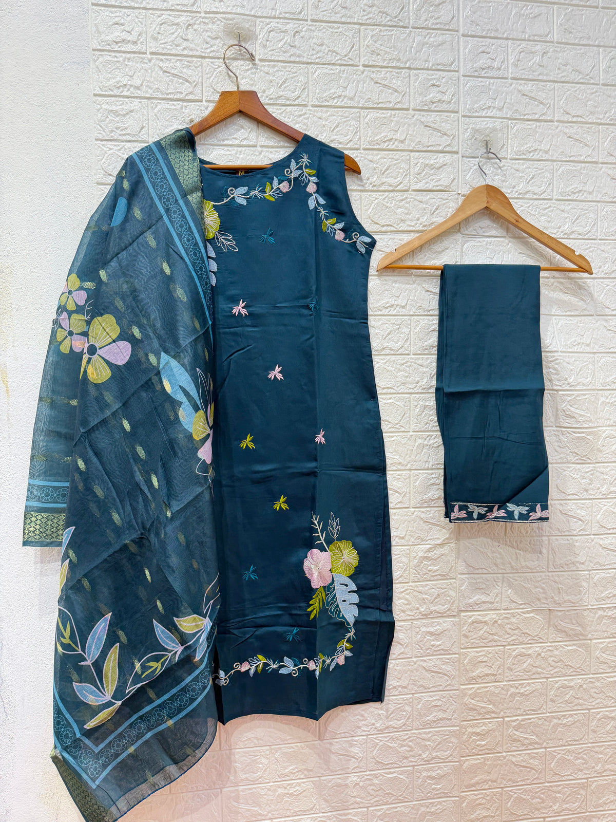HIT DESIGN ROMAN SILK EMBROIDERY WORK 3 PIECE SETS