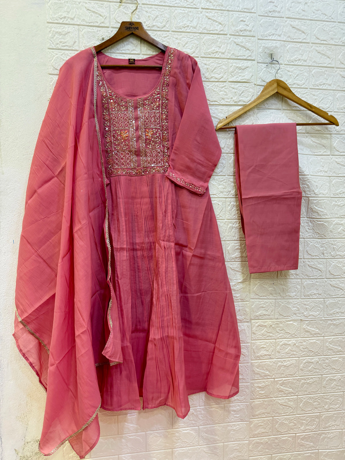 999/- Mul Chanderi Umbrella Maggam Work 3 Piece Set