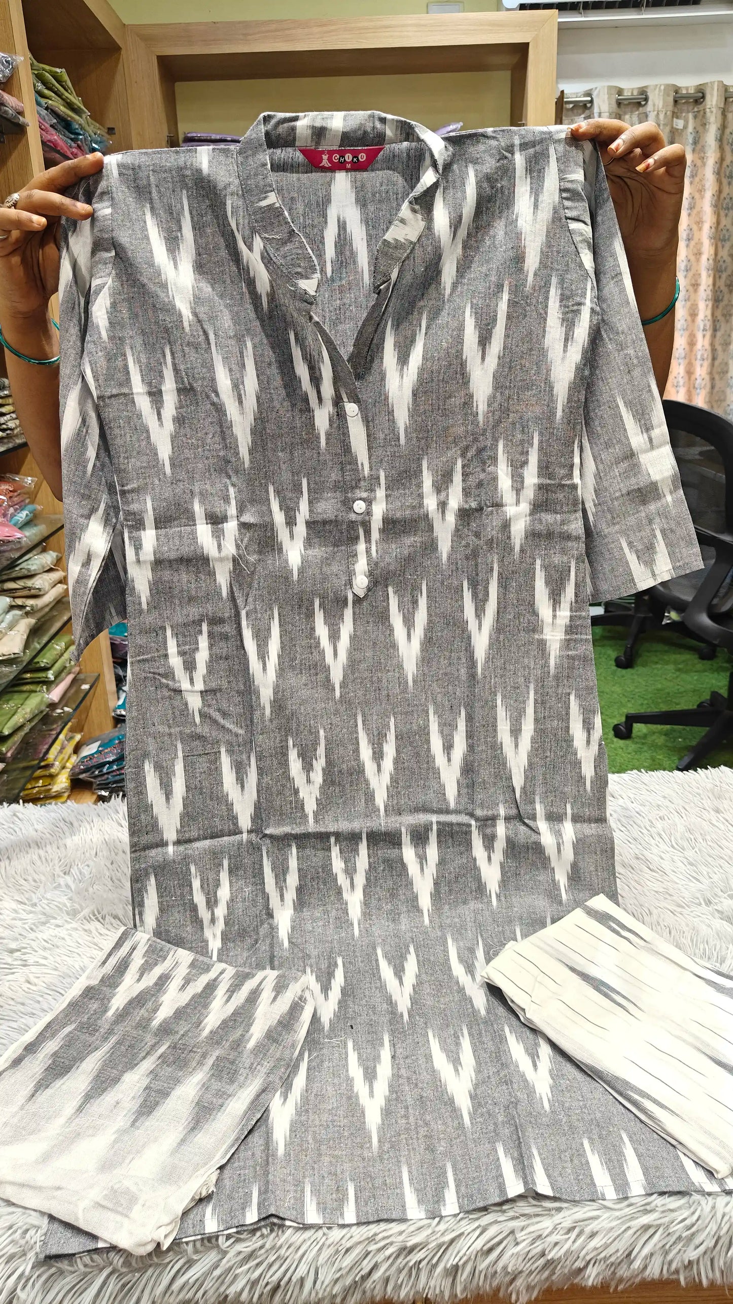 Lenin Ikkat Kurti Set