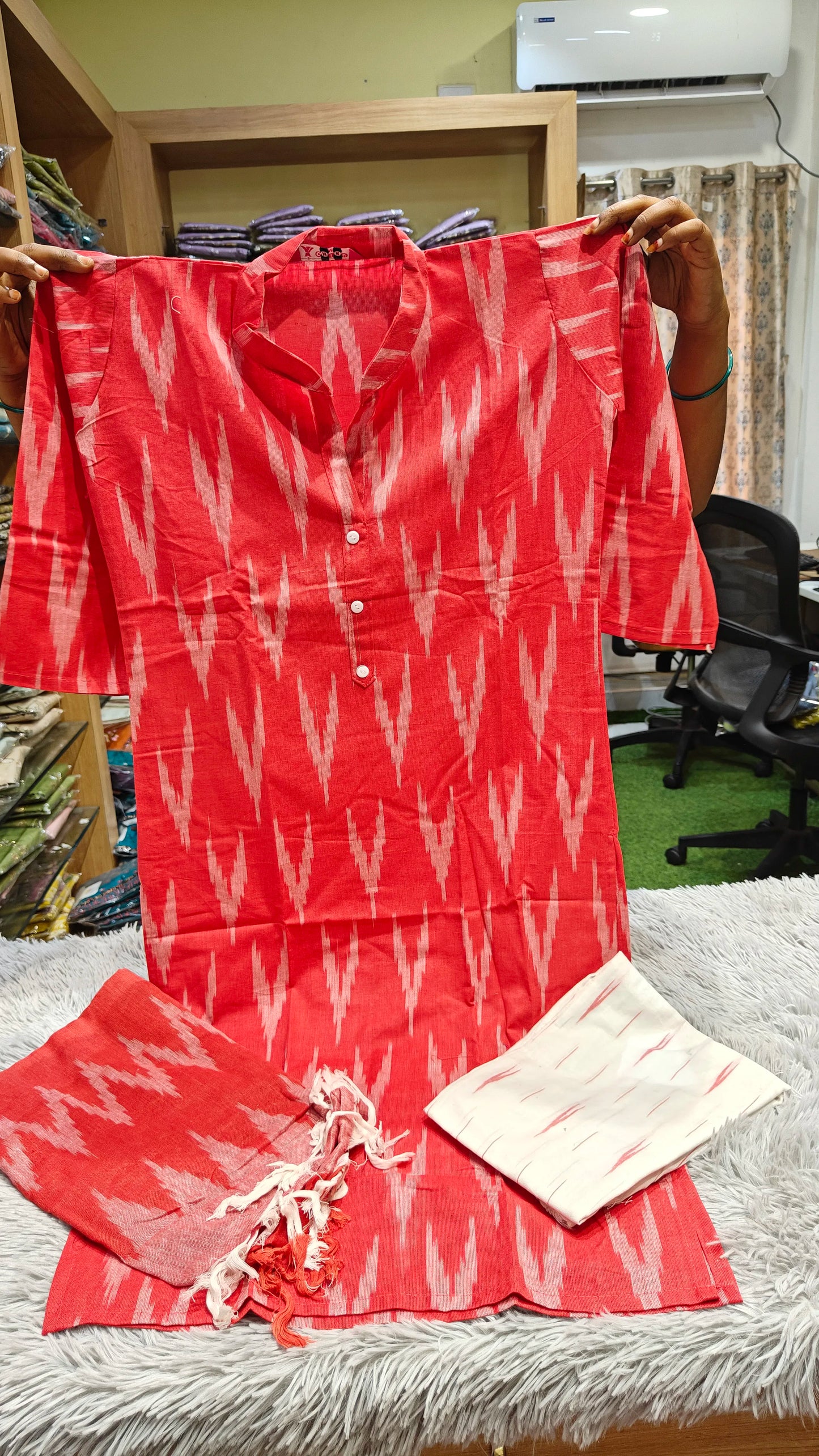 Lenin Ikkat Kurti Set