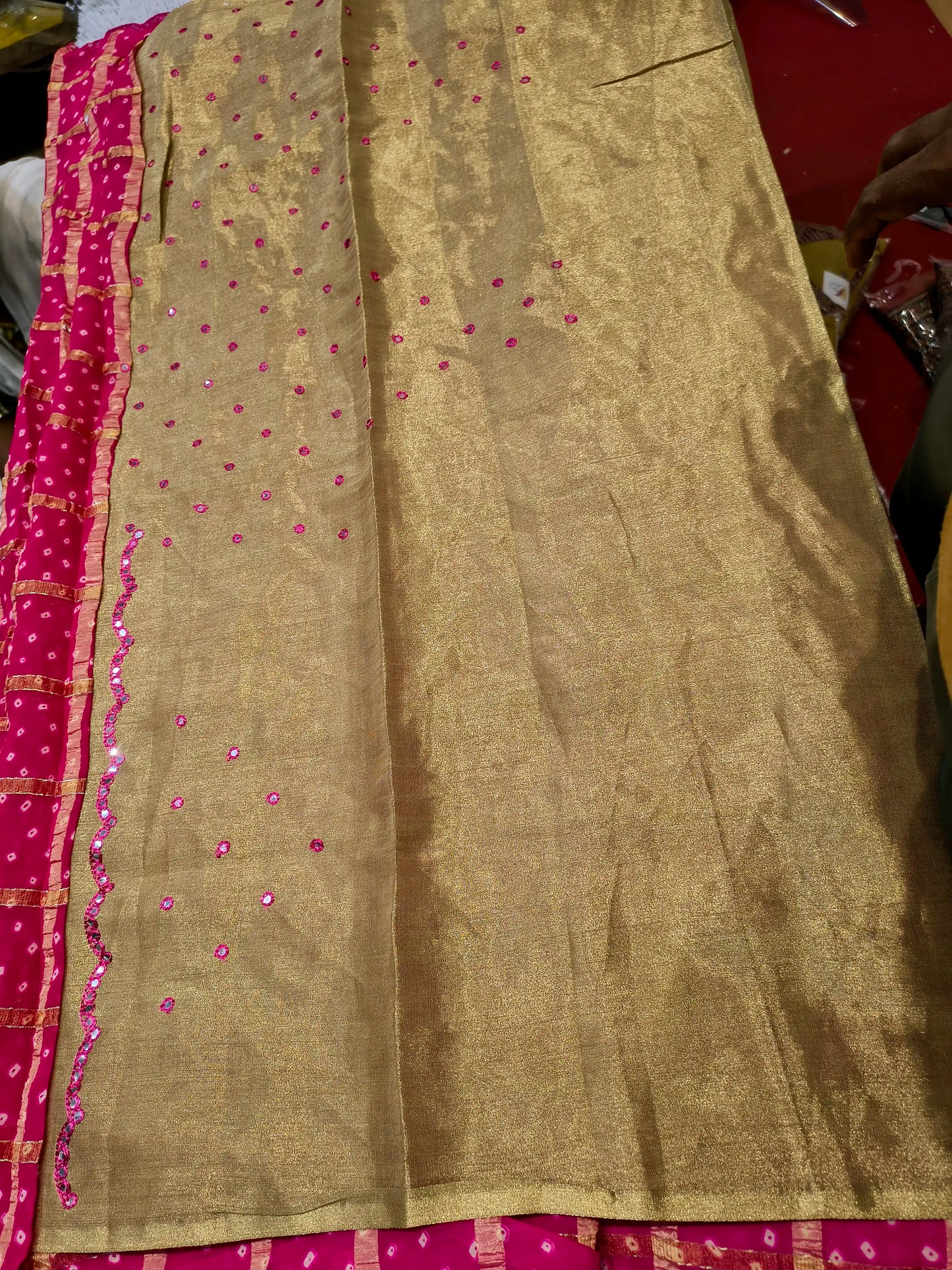 Queen Bandhani Zari Chex Sarees